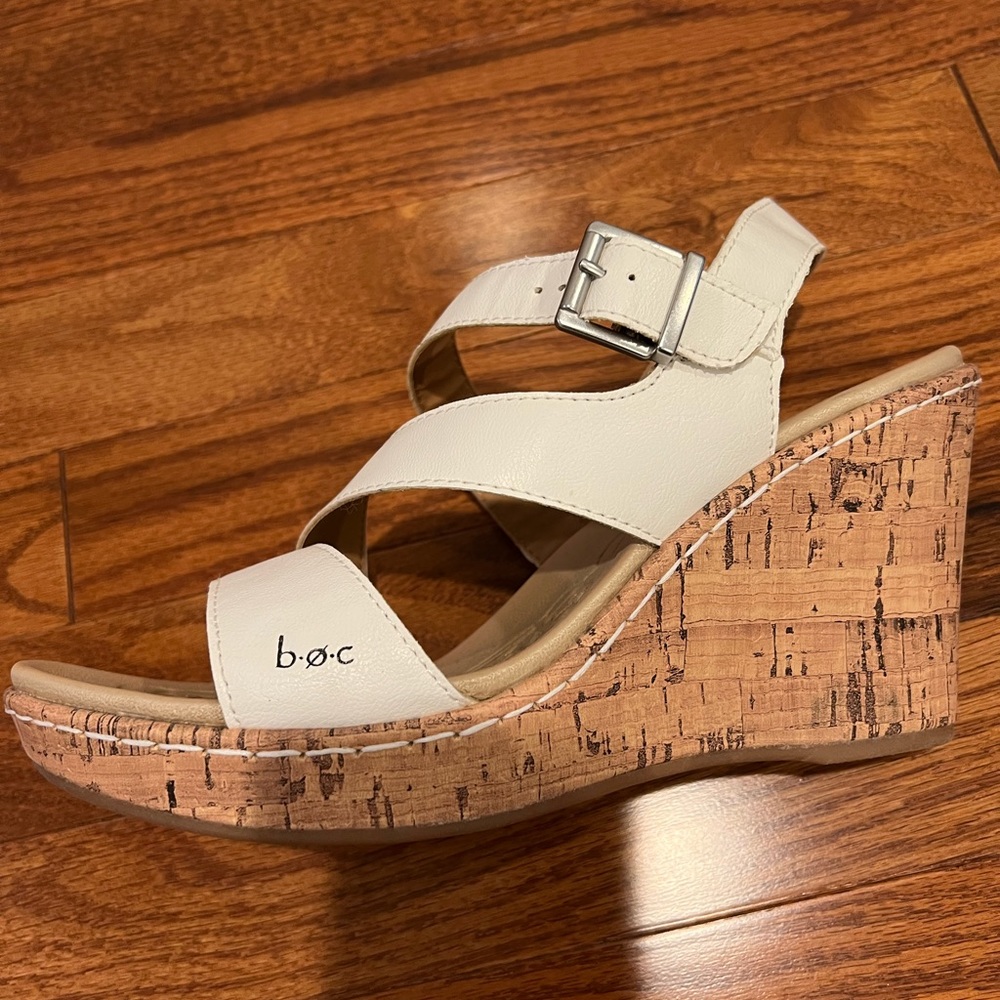 b.o.c white wedge comfort sandal